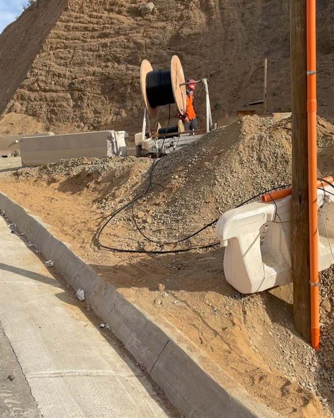 Trabajo de fibra óptica en el Túnel El Melón